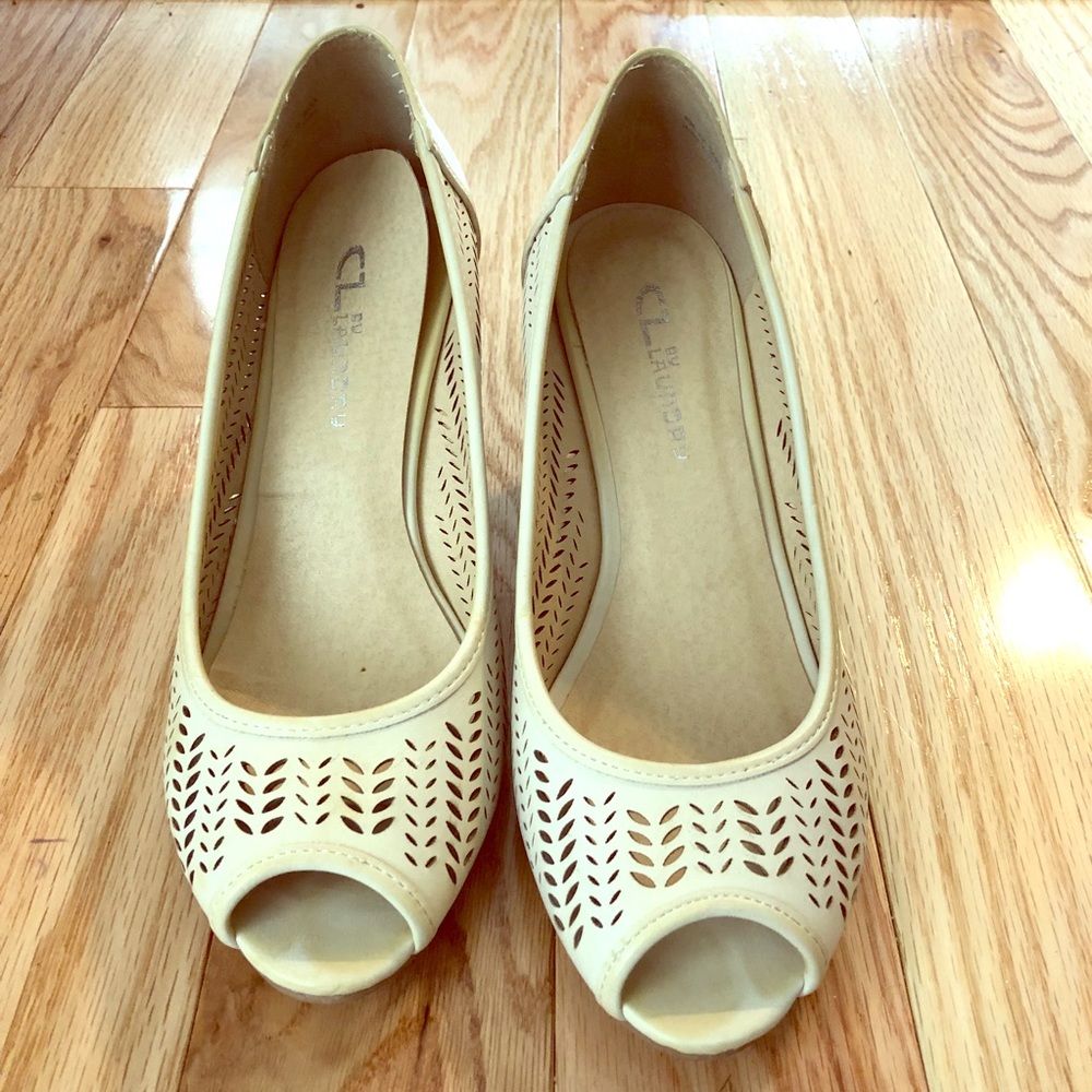 Wedge sandals off white peep toe size 9